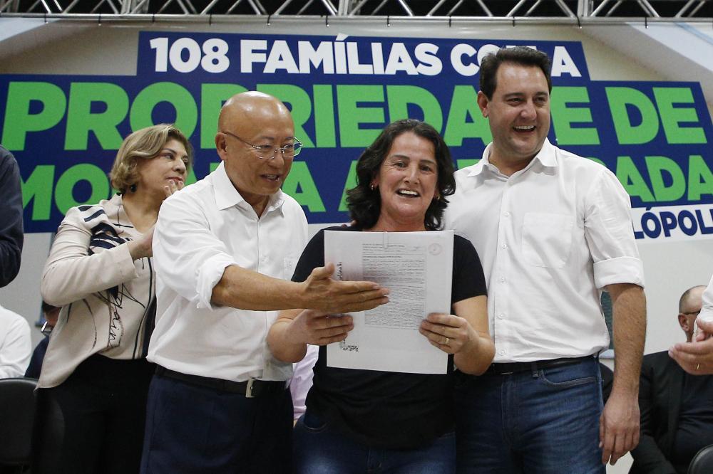 Cidade de Carlópolis, no norte pioneiro do Paraná. Governador do Paraná, Ratinho Junior entregou titulos de propriedade de moradia segurada e assinou outros investimentos para a região. Foto: Albari Rosa/AEN