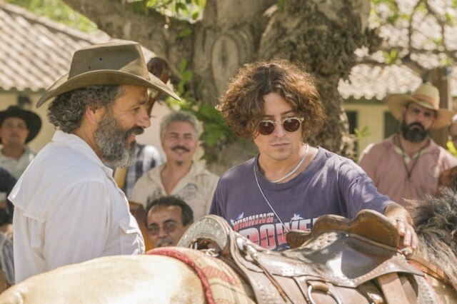 José Leôncio (Marcos Palmeira) e Jove (Jesuíta Barbosa) na novela 'Pantanal'. Foto: TV Globo