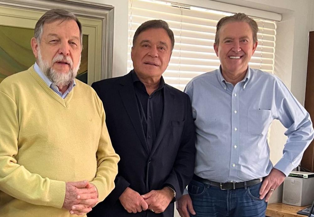 Os Senadores Álvaro Dias e Flávio Arns receberam o ex-prefeito de Curitiba e deputado federal, Luciano Ducci, que trouxe seu apoio ao Podemos para a reeleição de Álvaro Dias