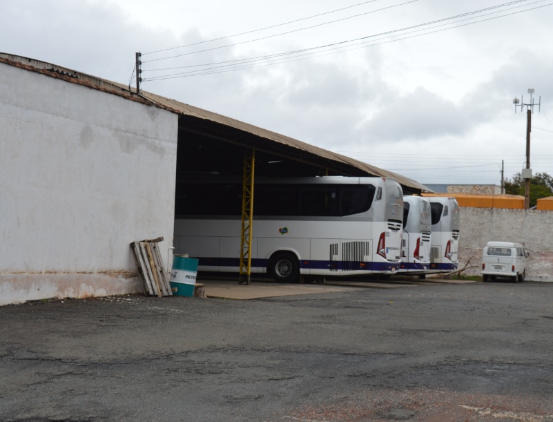 Ônibus seguem parados devido aos protestos - Folha Extra