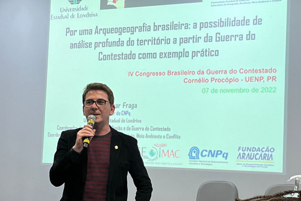 Professor Nilson César Fraga durante conferência de abertura do Congresso