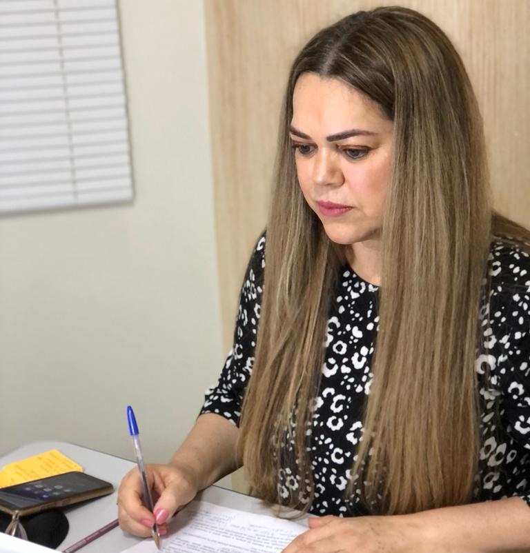 Professora brazense se aposenta após 33 anos de carreira e ter participado da formação de mais de 20 mil alunos - Foto: Reprodução/Arquivo Pessoal