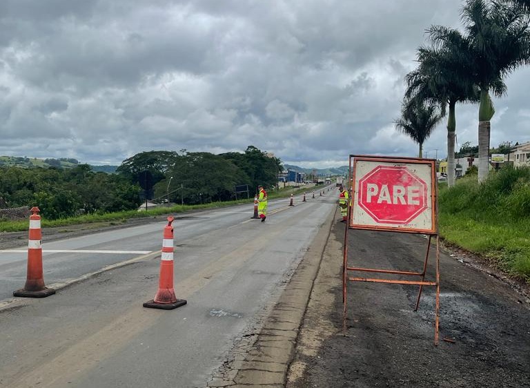 Pare e siga para obras no trecho que passa por Siqueira Campos - Foto: Divulgação. 