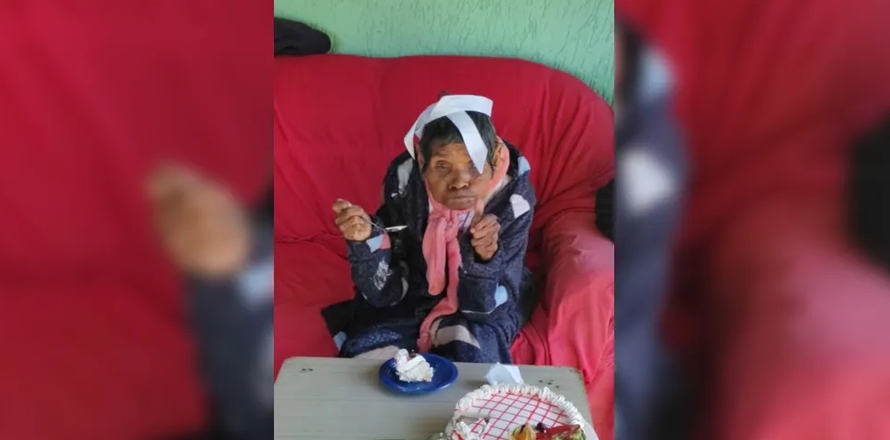 Dona Júlia é acompanhada pela equipe da Assistência Social do município de Tibagi. Foto Divulgação