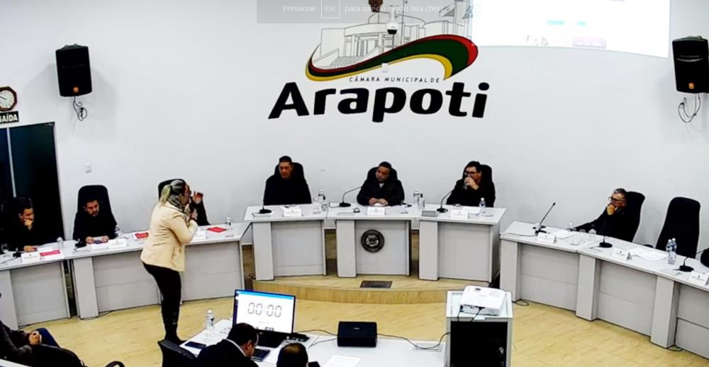 Vereadores e representantes da Secretaria de Saúde, assim como o diretor da empresa responsável pela administração do Hospital 18 de Dezembro, participaram do debate, buscando soluções para os desafios existentes - Foto Reprodução CMA