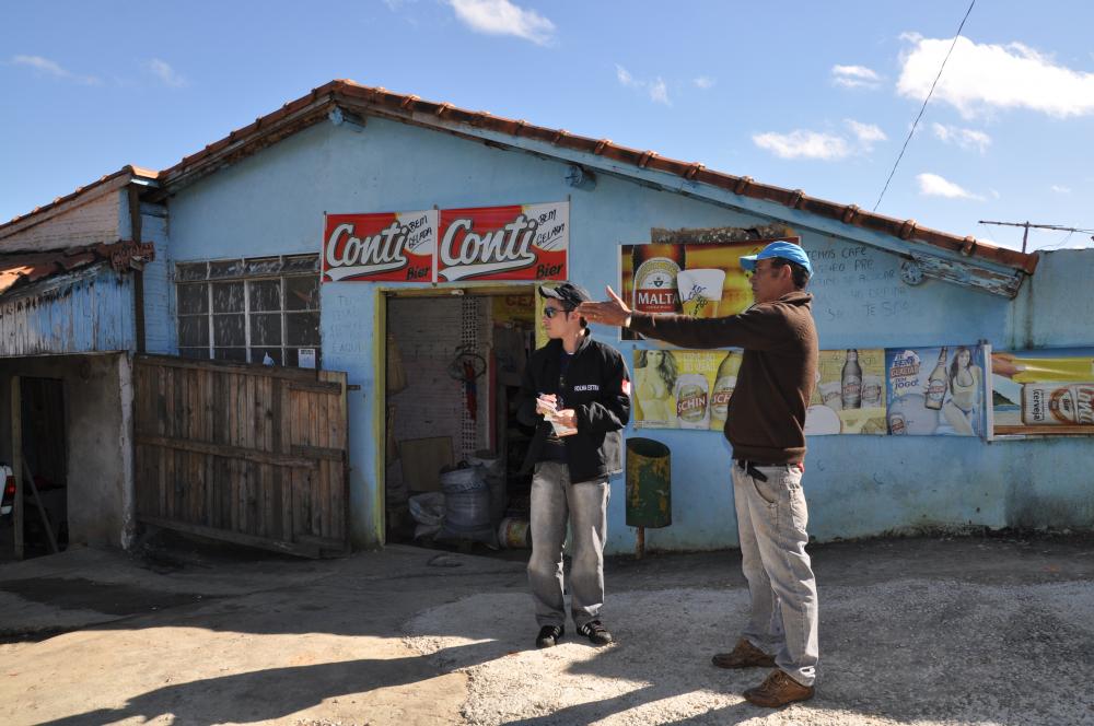 Equipe de reportagem em São Roque do Pinhal, um dos povoados explorados pela Folha em 2013 - Foto Arquivo Folha Extra