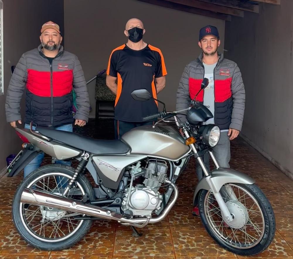 Para angariar dinheiro para o custeio das despesas, a família de Zezão está realizando a rifa de uma motocicleta Honda Titan 150 ano 2008. Foto: Divulgação.