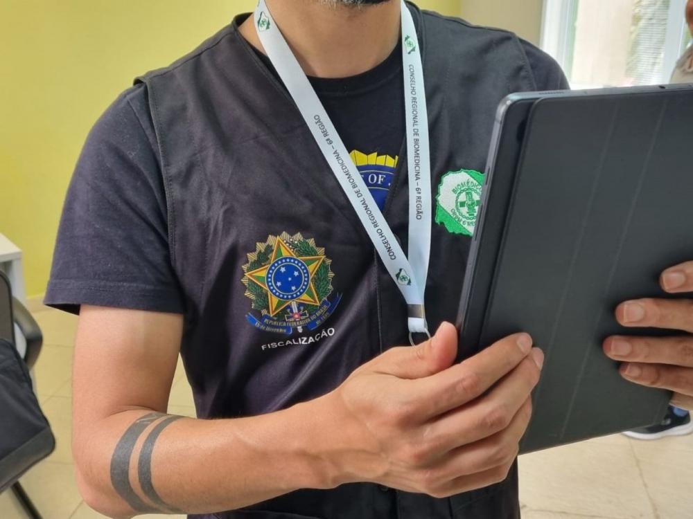 Ao realizar as fiscalizações, o CRBM6 atesta que o profissional biomédico e as empresas vistoriadas agem dentro da lei e cumprem as normas legais estipuladas. Fotos Divulgação