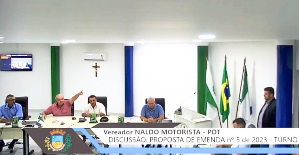 Após o término da votação, bate-boca entre vereadores da oposição e o prefeito fez esquentar o clima na Casa de Leis e reunião foi interrompida já que membros da câmara se retiraram do local. Foto Reprodução Youtube
