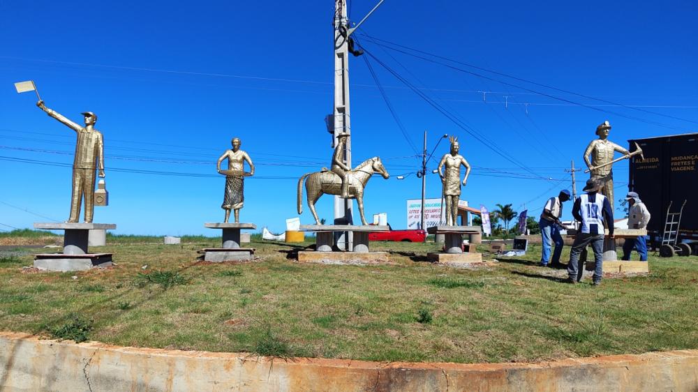 A obra retrata pioneiros que contribuíram para a formação do município de Ibaiti. Foto divulgação