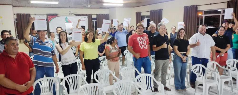 Famílias boavistenses recebem as matrículas de seus imóveis conquistadas através do processo da ADEHASC. Foto Carlos Coutinho – Folha Extra