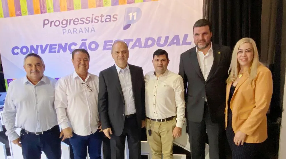 Na convenção em Curitiba, o empresários brazenses Gentil Gomes e Alceu Almeida, o secretário Ricardo Barros, o pré-candidato platinense, Lourival Batista, o deputado federal Pedro Lupion e a empresária platinense Marisa Batista. Foto Divulgação