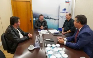 Presidente da Sanepar em reunião com prefeito Taidinho – FONTE: Sanepar