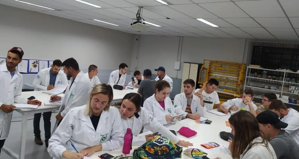 Universitários da Universidade Norte do Paraná (UNOPAR) – FONTE: Universidade Norte do Paraná