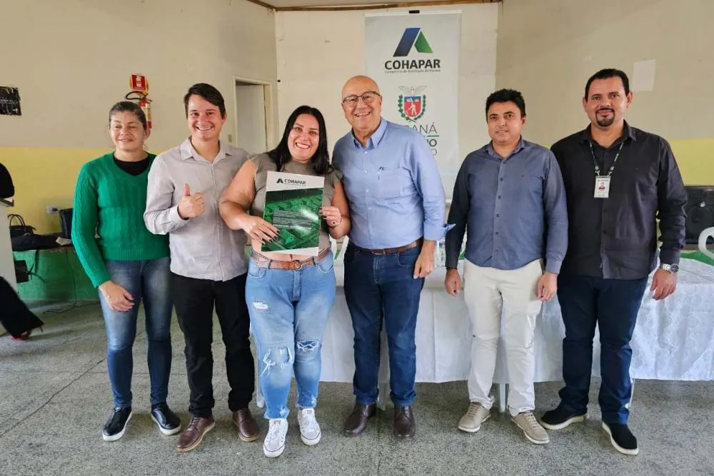 Entrega de títulos de regularização fundiária em Japira Foto: Escritório Regional da Cohapar de Cornélio Procópio