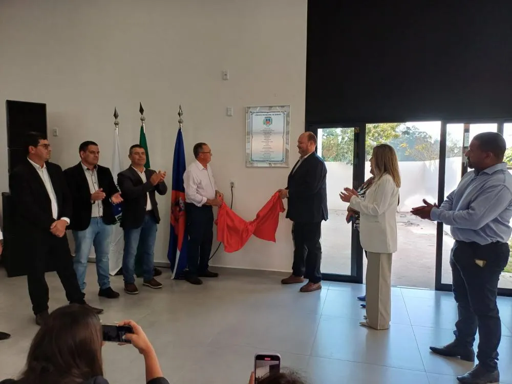 Legenda: Sengés inaugura novo plenário da Câmara Municipal dos Vereadores – Fonte: Prefeitura de Sengés