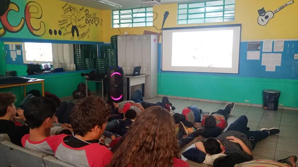 Semana com "Sessão Cinema na Escola" traz momento de lazer e entretenimento para estudantes. Foto: Colégio Estadual Ary Barroso