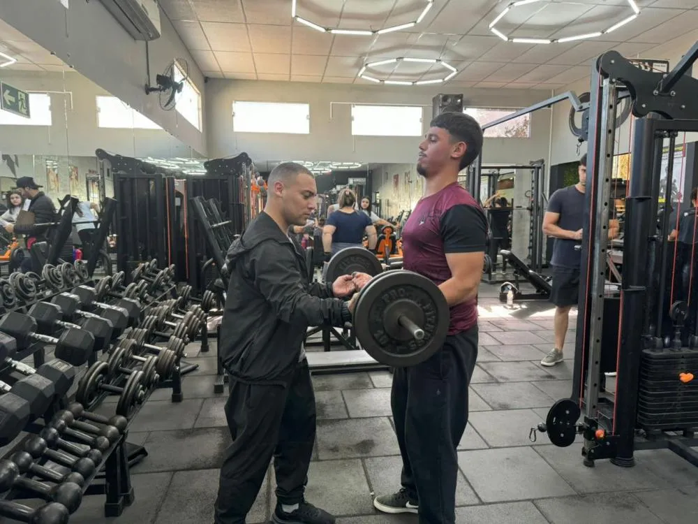Treino na adolescência e início da juventude não afeta o crescimento. Foto: Arquivo Folha Extra