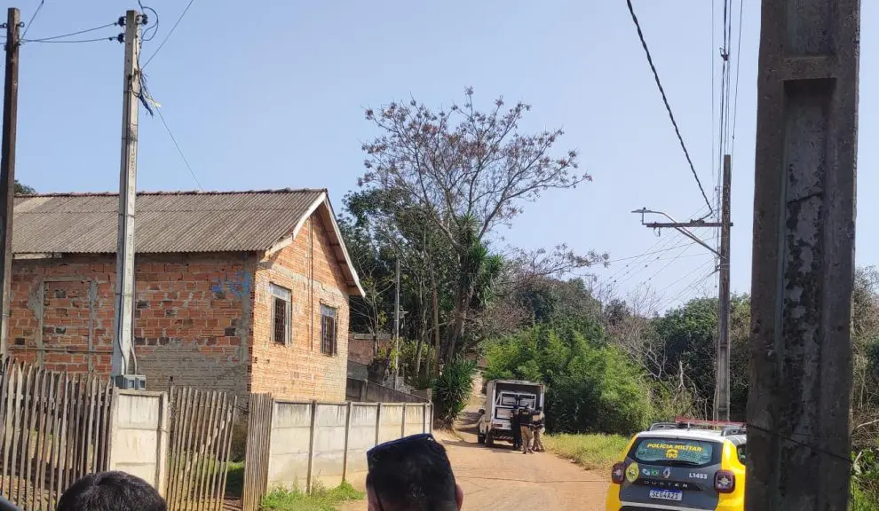 Corpo de Renata dos Santos Lourenço foi encontrado ao lado de sua filha de três anos de idade. Foto: Divulgação