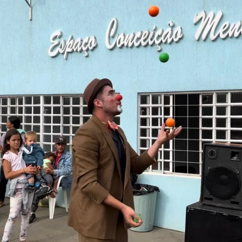 Apresentação circense no evento de Dia das Crianças organizado pelo Centro Espírita João Batista em 2023. Foto: Divulgação