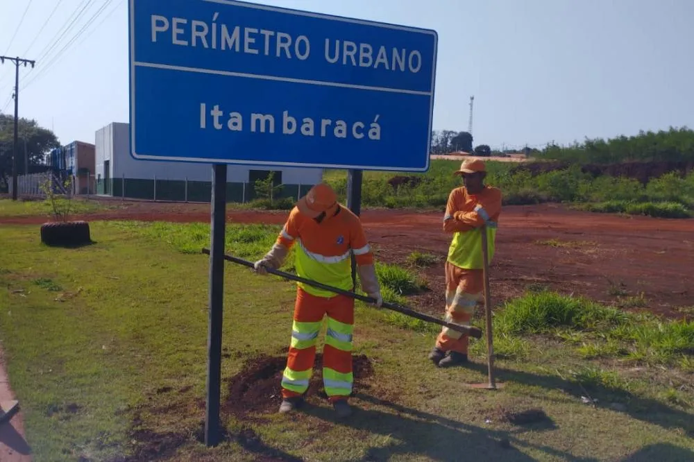 DER/PR melhora sinalização viária da PR-436 em Bandeirantes. Foto: DER-PR