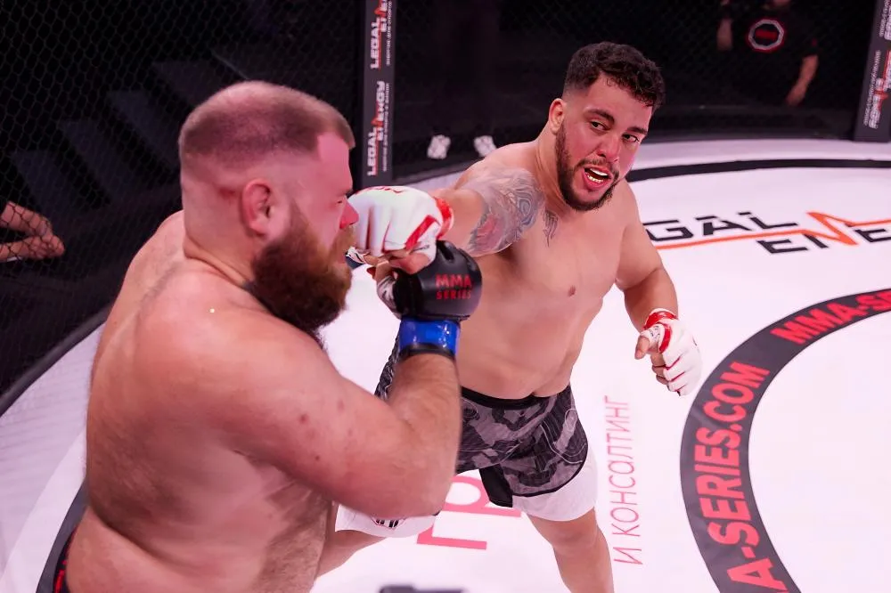 Miguel Angelo Gentilini em uma luta profissional de MMA. Foto: Divulgação