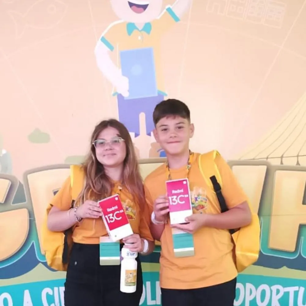 Alunos João Pedro Veiga e sua irmã Maria Luísa Veiga. Foto: Divulgação