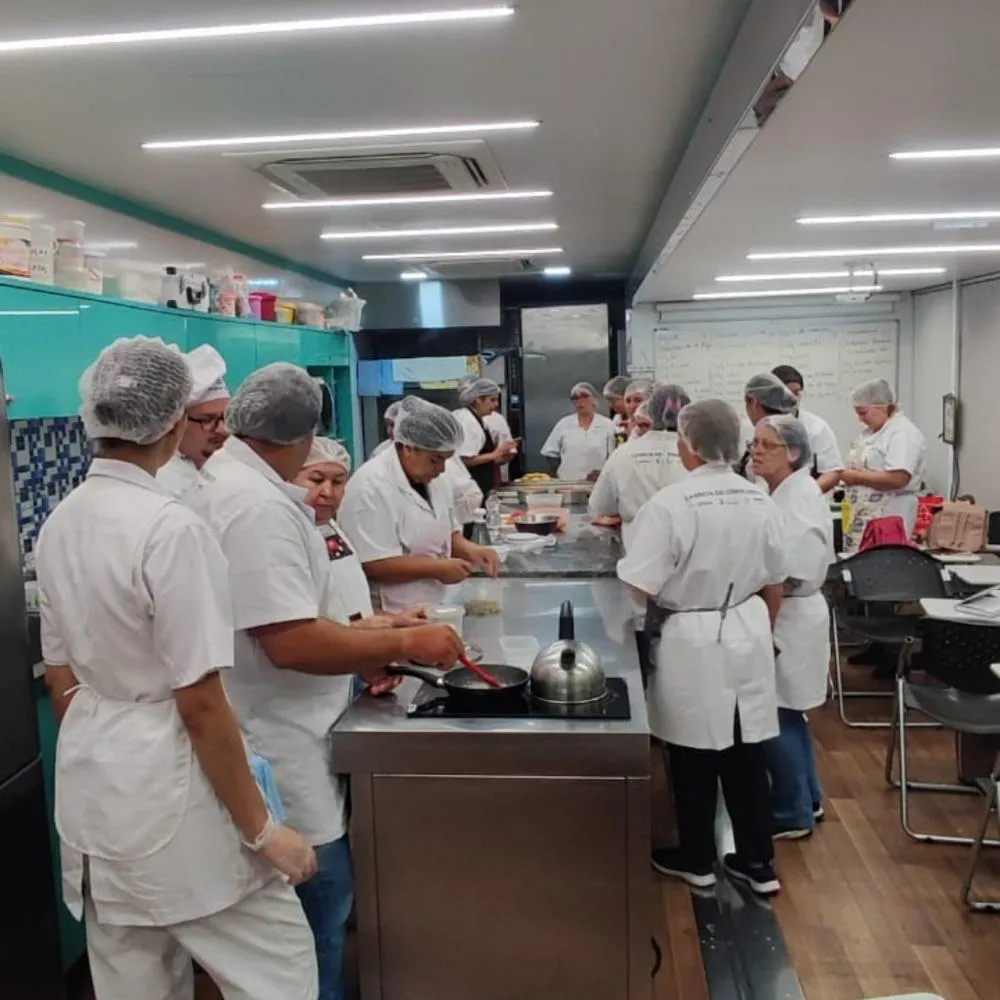 Alunos em aula prática do curso. Foto: Divulgação