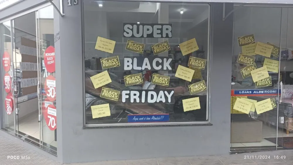 Black Friday na Lojas Albergoni em Wenceslau Braz. Foto: Arquivo Folha Extra