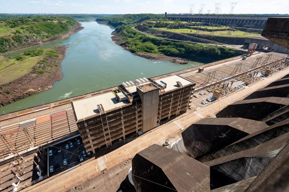 Itaipu contribuindo para a sustentabilidade do sistema elétrico brasileiro e paraguaio. Fotos: Rubens Fraulini/Itaipu Binacional.