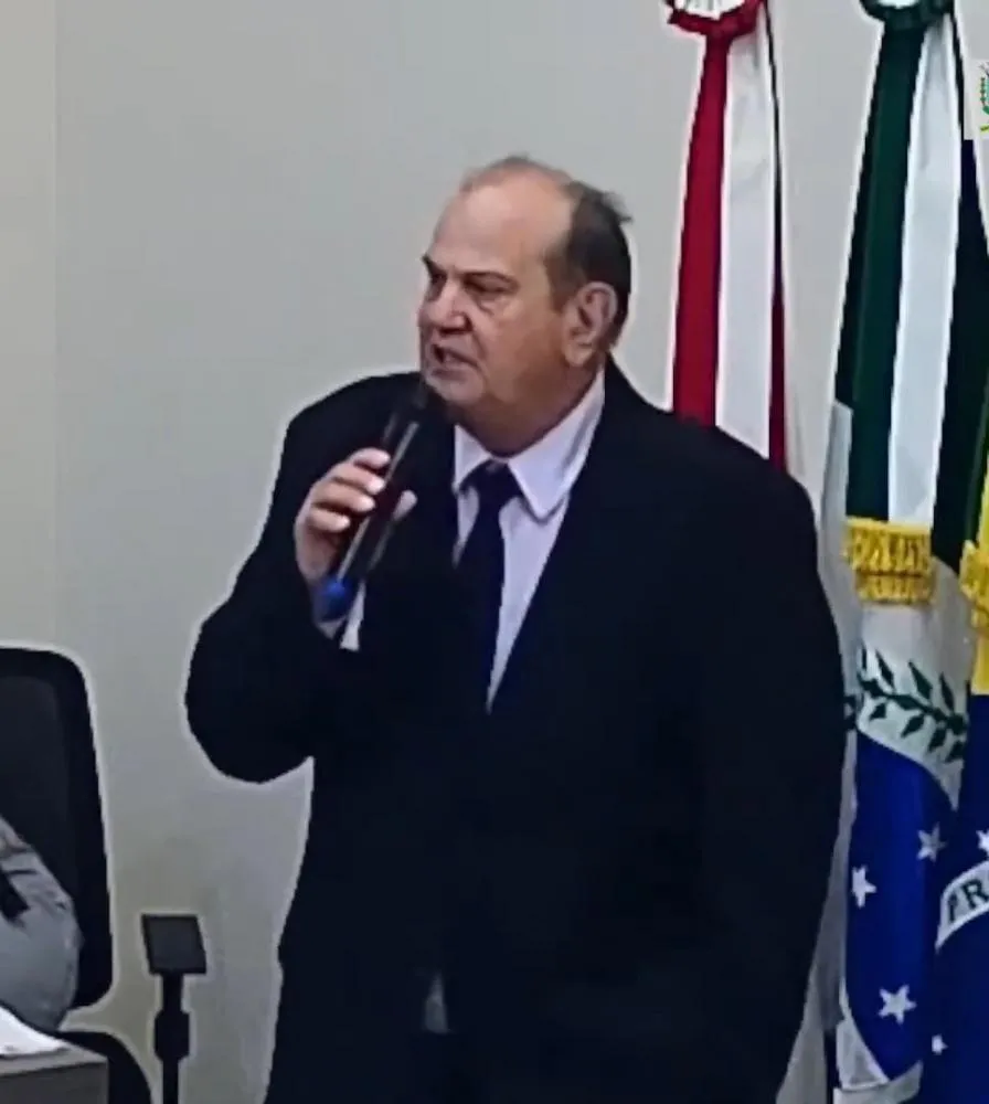 Prefeito Roberto Regazzo em discurso durante a solenidade. Foto: Divulgação