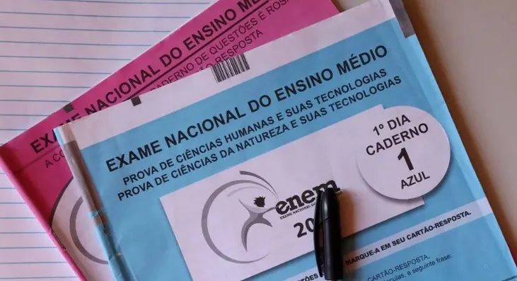 Caderno de questões do ENEM. Foto: Brenda Rocha