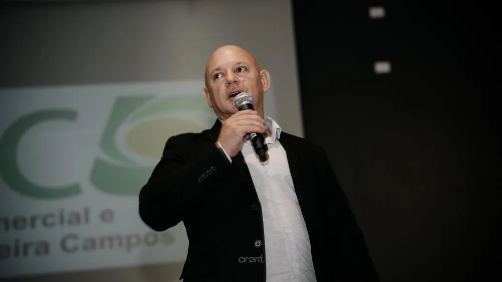 Em seu discurso, Genesis destacou o compromisso de fortalecer o comércio e a indústria local. Fotos Divulgação ACISC