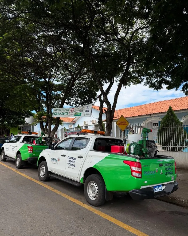 Carros equipados com fumacê em Carlópolis. Foto: Divulgação