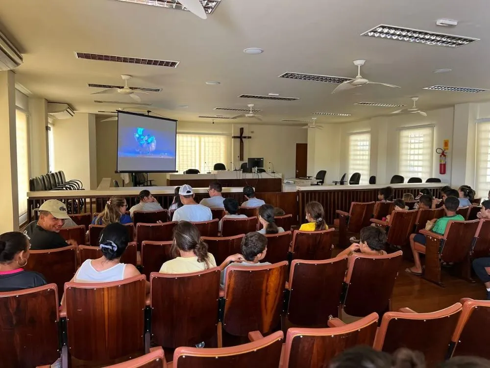 Estudantes da APAE de Jaboti assistiram ao filme “Debaixo do Pier”. Foto: Divulgação