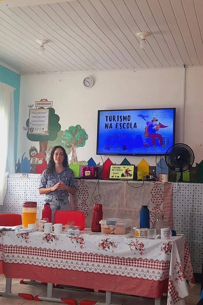 Projeto “Turismo na Escola” chegou em Tomazina na última terça-feira (18). Foto: SETU-PR