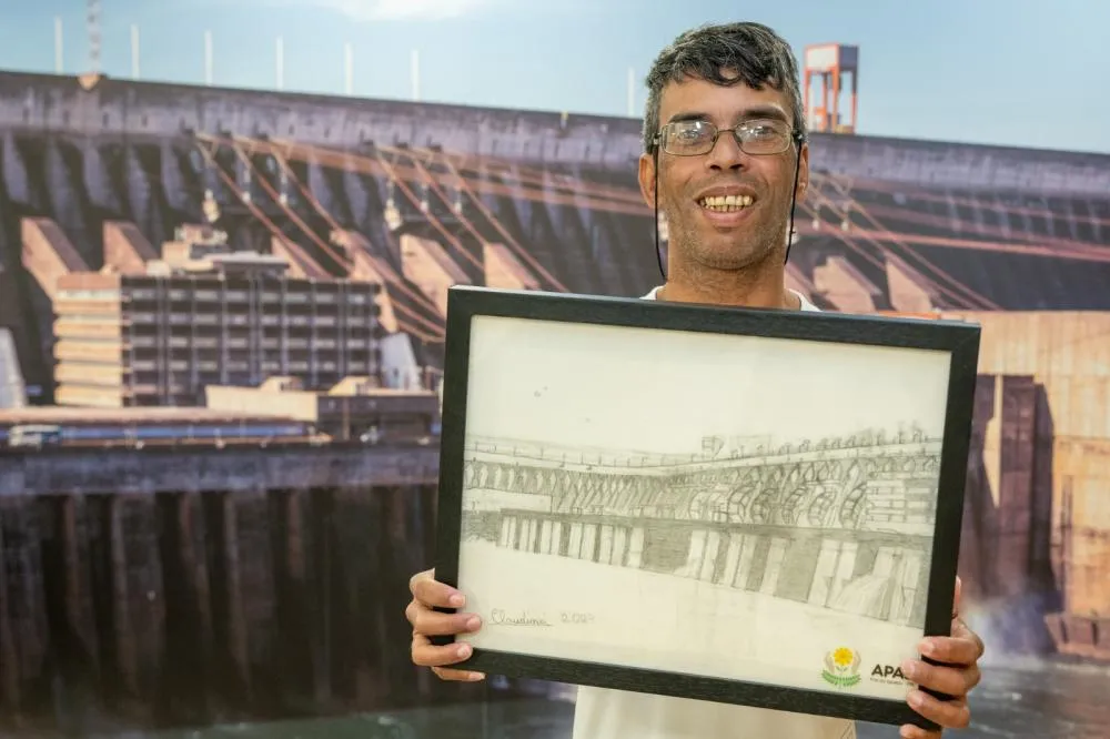 Claudinei Raimundo, 45 anos, tem deficiência intelectual e frequenta a Apae de Foz do Iguaçu desde a infância. Foto: William Brisida / Itaipu Binacional