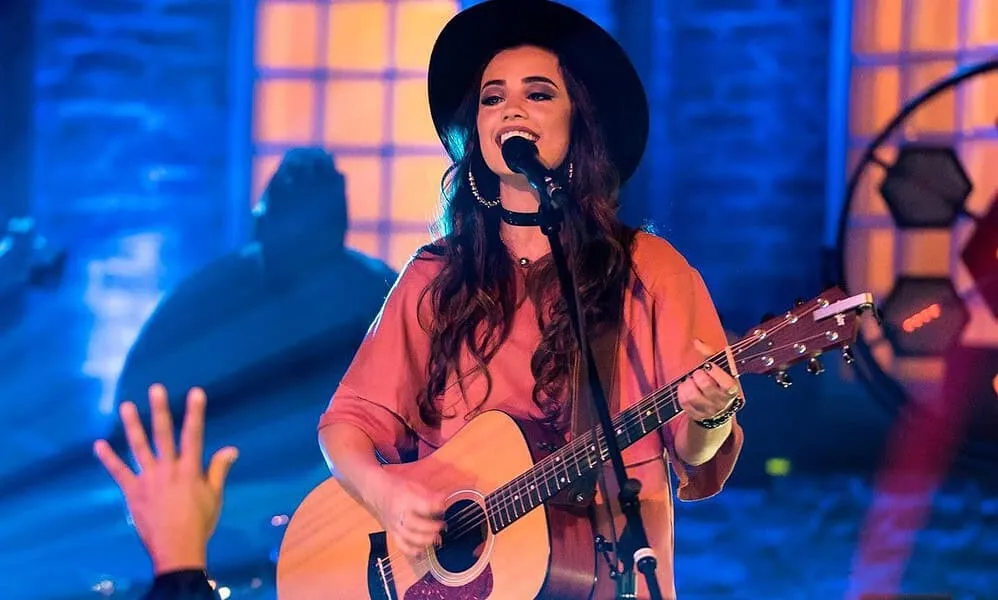 Show de Isadora Pompeo promete agitar a cidade no próximo sábado (22). Foto: Divulgação