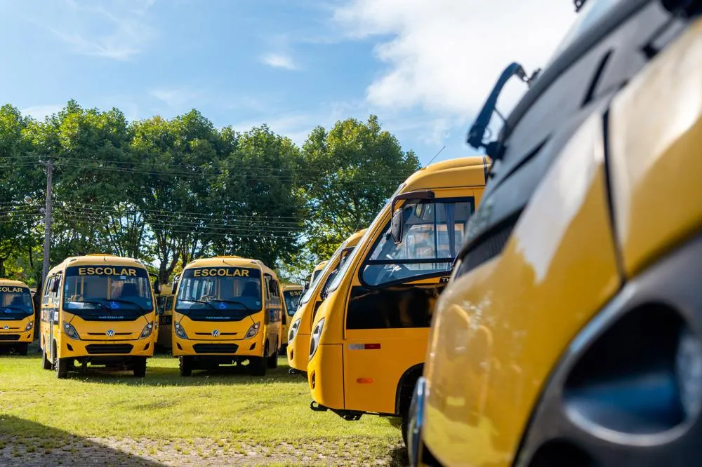 Nova frota de ônibus escolares beneficiará meio milhão de estudantes de 86 municípios. Foto: SEED-PR