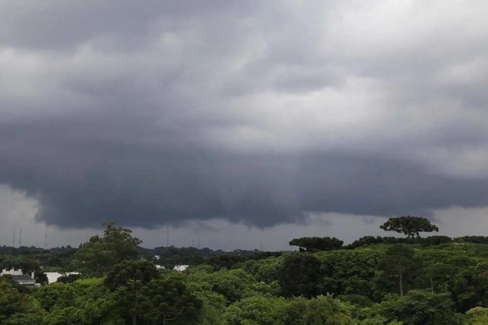 Frente fria no Sul do Brasil traz temporais para o Paraná nesta sexta-feira, informa Simepar. Foto: Gilson Abreu/AEN