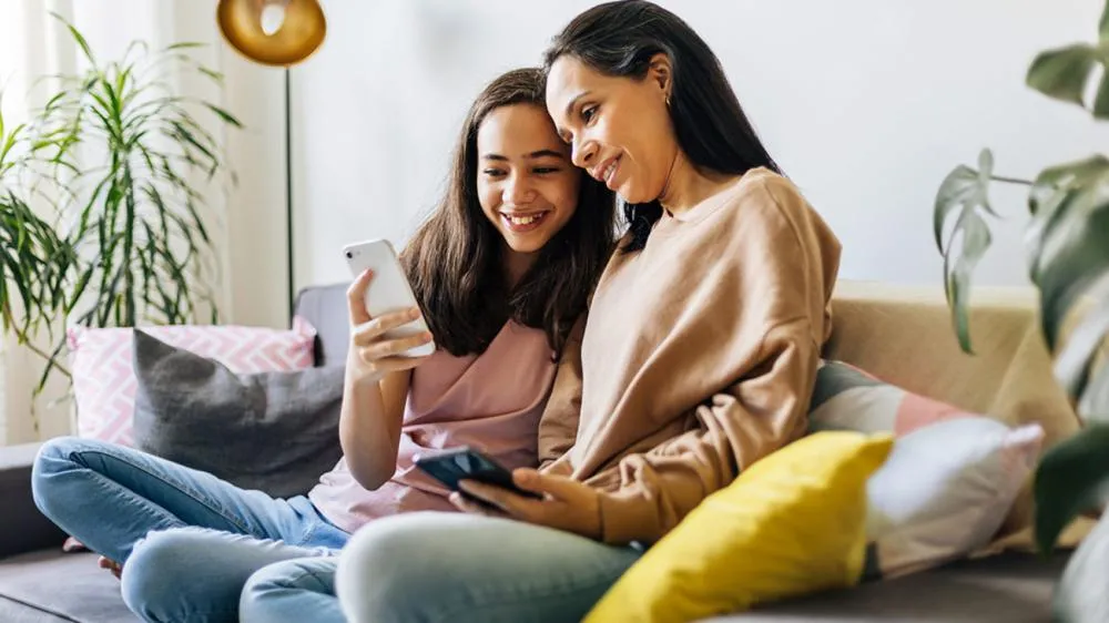 Com algumas dicas, pais podem ser mais presentes na vida dos filhos sem serem invasivos, chatos ou forçados para manter os laços. Foto: Ilustrativa/Reprodução/Internet