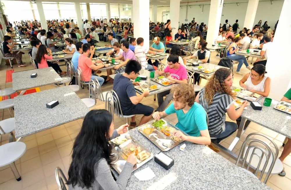 Governador sanciona lei que garante segurança alimentar a universitários no Paraná. Foto: UEL