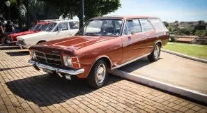 Carro exposto em um Encontro de Carros Antigos em Andirá. Foto: Divulgação