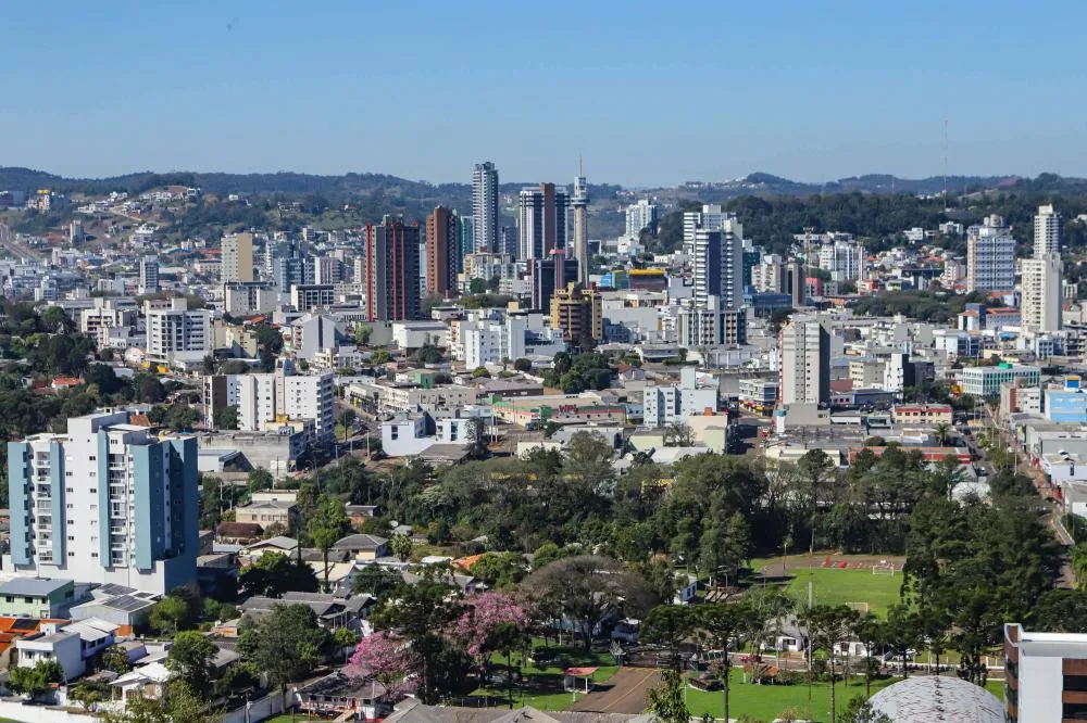 Cinco das dez cidades mais desenvolvidas do país, segundo o IFDM 2023, estão no Paraná: Curitiba, Maringá, Toledo, Marechal Cândido Rondon e Francisco Beltrão (foto). .Foto: Roberto Dziura Jr/AEN