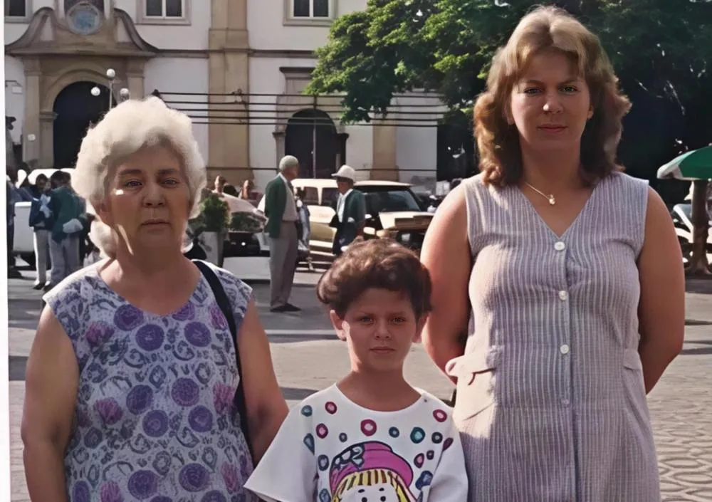 Cecília Aparecida Maia ao lado de sua filha Chavelli Santos e sua mãe Maria Júlia Maia. Foto: Arquivo Pessoal