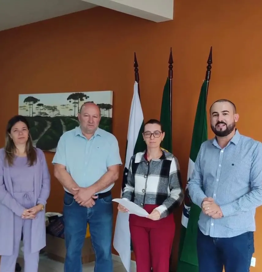 Anúncio foi feito pelo prefeito Luiz Eduardo, junto com a Procuradora Doutora Karina, o vice-prefeito Paulo Paulino e Marcela, coordenadora do concurso. Foto: Divulgação