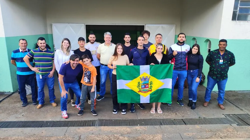 Atletas embarcaram na tarde da última quinta-feira (15). Foto: Divulgação