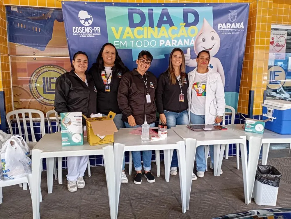 Equipe que realizou a mobilização em frente ao Supermercado Ferreira. Foto: Arquivo Folha Extra