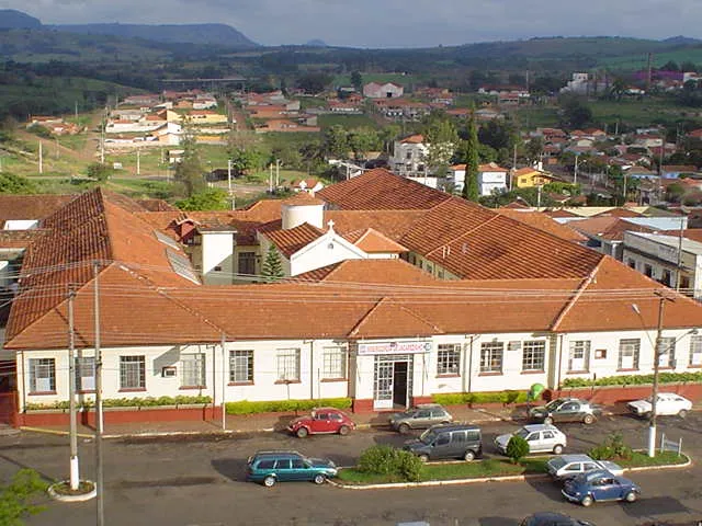 Entre os principais pontos levantados estão a falta de insumos médicos, atrasos no pagamento de profissionais, ausência de anestesistas e a suspensão de serviços essenciais, como o atendimento na maternidade. Foto: Divulgação