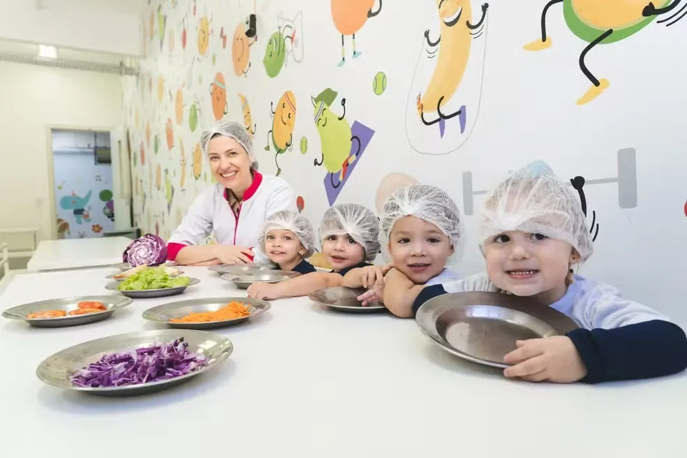 O Colégio Sesi da Indústria Portão, em Curitiba, foi selecionado entre as 50 melhores escolas do mundo, destacando-se pelo projeto “Momento com a Nutri”. Foto: Divulgação